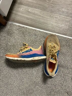 USED women’s Mach 5 Hoka size 7 running shoes
